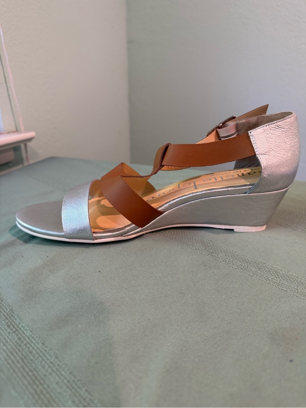 Nanette Lepore Absolute Wonder Wedge Camel Silver Leather Sandals 9.5 NIB